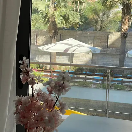 Apartment 2 Bedroom Pool View *