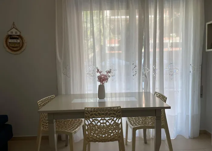 2 Bedroom Pool View Apartment *